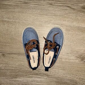 Old navy - boat shoes (child size 8)